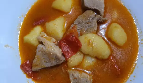 Картофена яхния с месо по турски