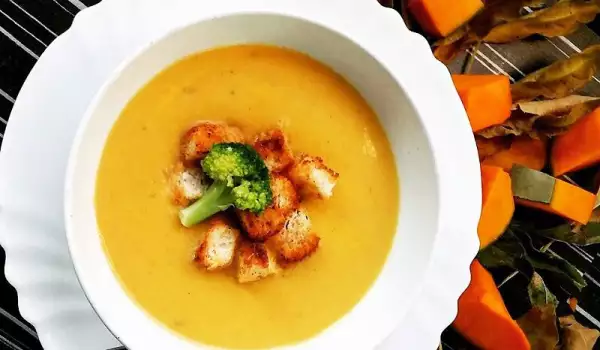 Тиквена крем супа с броколи и моркови