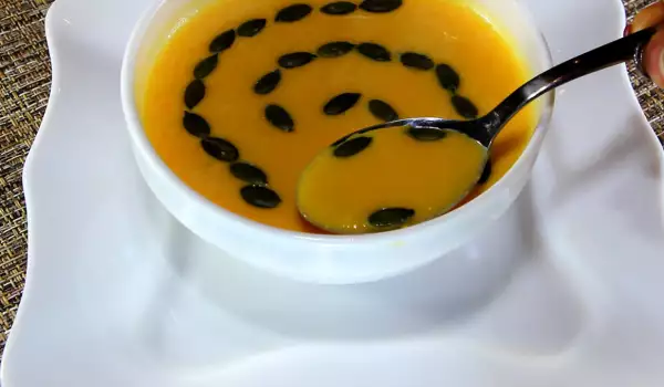 Лека тиквена крем супа