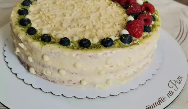Торта с ванилов крем и плодове