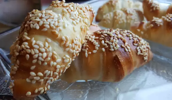Виенски кифлички в хлебопекарна