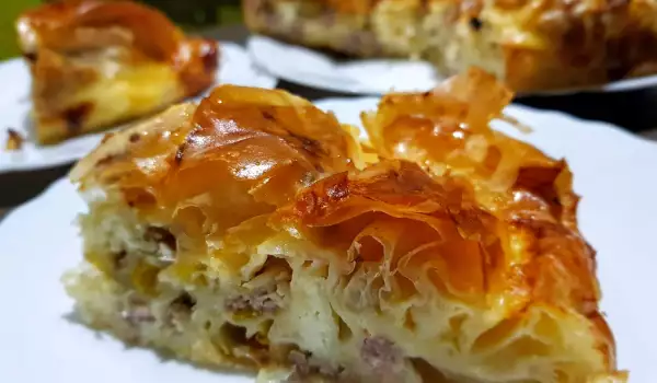 Баница с кайма, праз и сирене