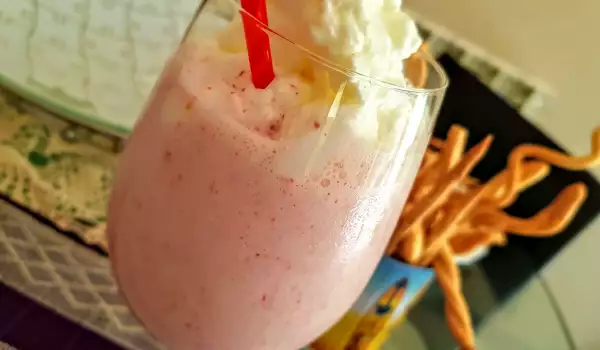 Млечно-ягодов шейк с белтъчен крем