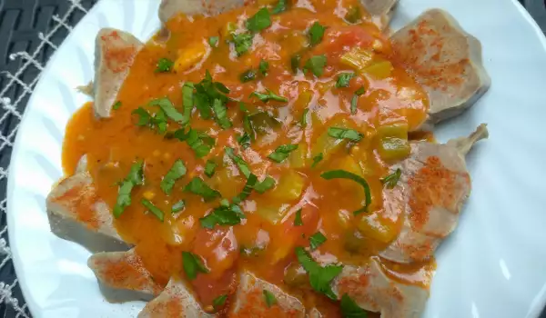 Свински език с доматен сос