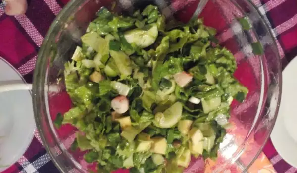 Зелена салата с авокадо