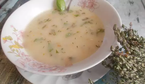 Зеленчукова супа с пресен босилек и мащерка