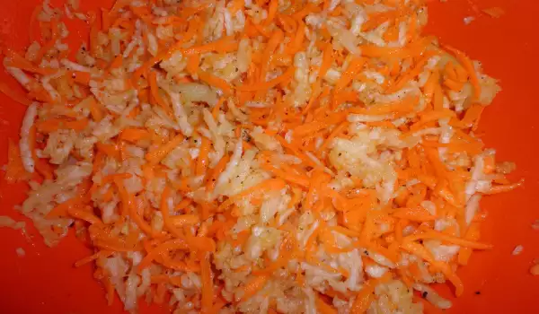 Зимна салата от ряпа и моркови