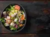 Гръцка салата с каламата, фета и зелении