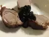 Свинско печено със сос от боровинки